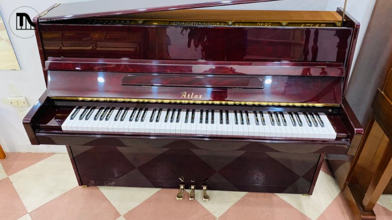Đánh giá Atlas NA3D 2: Piano cơ Nhật tốt cho không gian nhỏ, người mới 6 Kiểm tra các vết trầy xước, nứt vỡ, độ bóng của sơn.