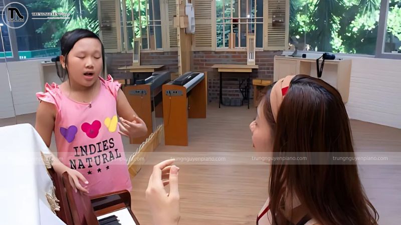 Rung môi (Lip Trill) – giúp làm ấm dây thanh, kiểm soát hơi thở và thả lỏng cơ mặt trước khi hát.