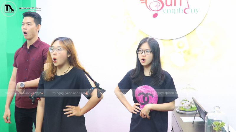 Khởi động giọng nhẹ nhàng, đúng kỹ thuật và không gắng sức – đó là chìa khóa để bảo vệ thanh quản và nâng cao hiệu quả luyện tập.