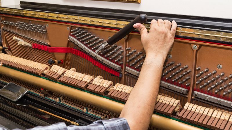 Thao tác lên dây thủ công giúp duy trì âm thanh chuẩn