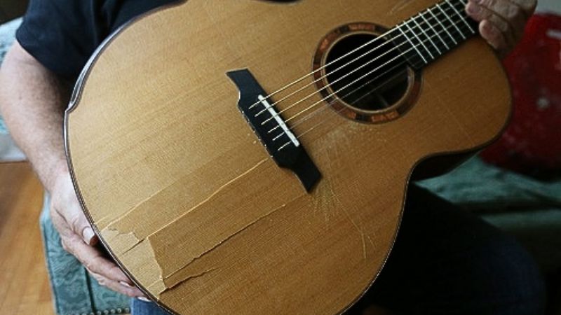 Nứt gỗ thường gặp trên đàn guitar