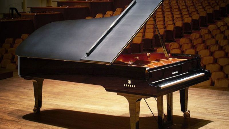 Semi-Concert Grand có chiều dài khoảng 2.15m đến 2.35m (khoảng 7 feet đến 7 feet 8 inches)