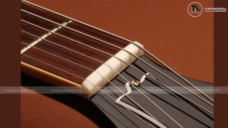 Tìm hiểu cấu tạo của một cây Guitar Điện chi tiết 9 Bộ phận guitar điện không kém phần quan trọng đó là lược đàn