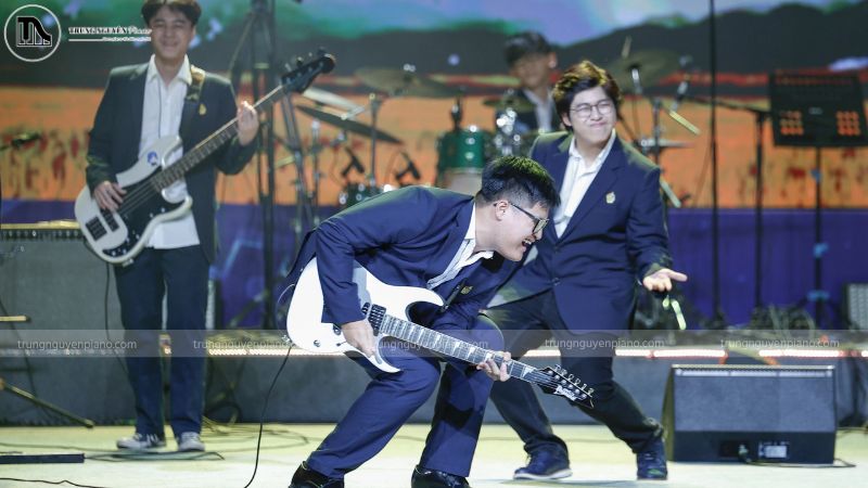 Bắt đầu chơi nhạc theo nhóm là bước ngoặt để kết nối, học hỏi và phát triển cùng những người yêu âm nhạc như bạn.