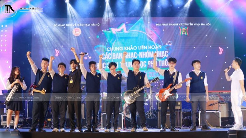 Âm nhạc là hành trình kết nối – nơi mỗi giai điệu không chỉ vang lên cho riêng mình, mà hòa chung nhịp đập với người khác.