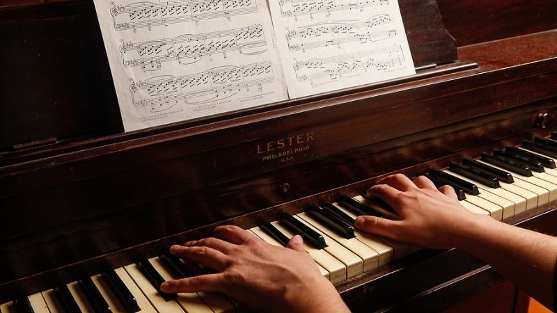 Âm sắc piano Jazz lý tưởng là ấm, tròn và giàu màu sắc