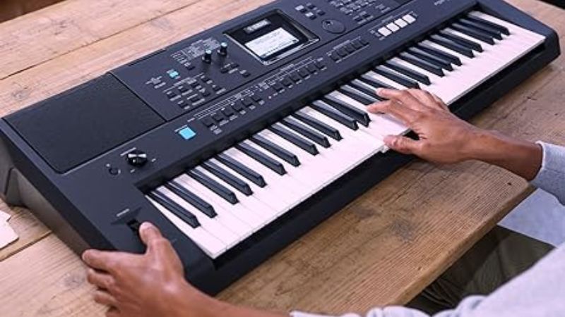 Giao diện đàn organ Yamaha PSR-E