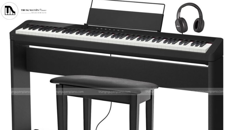 Piano điện với dây cáp được bố trí gọn gàng và tai nghe cắm sẵn