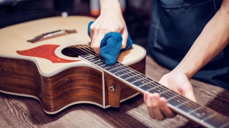 Dụng cụ vệ sinh đàn guitar