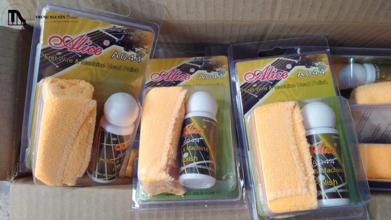 Dụng cụ vệ sinh dây đàn