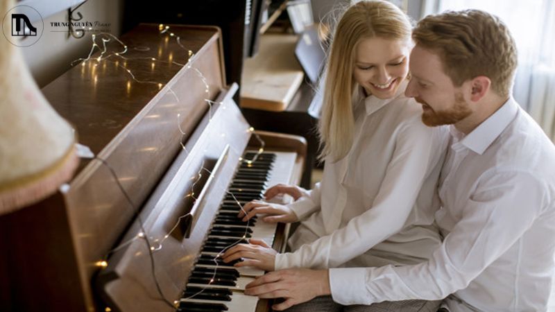Nhưng lo lắng khi chơi piano cho người thuận tay trái