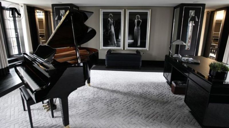 Nếu phòng khách đủ lớn, đặt đàn grand piano ở vị trí trung tâm hoặc một vị trí nổi bật