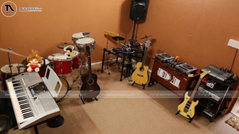 Không gian chật hẹp và ngân sách giới hạn có thể là rào cản khi mua nhạc cụ