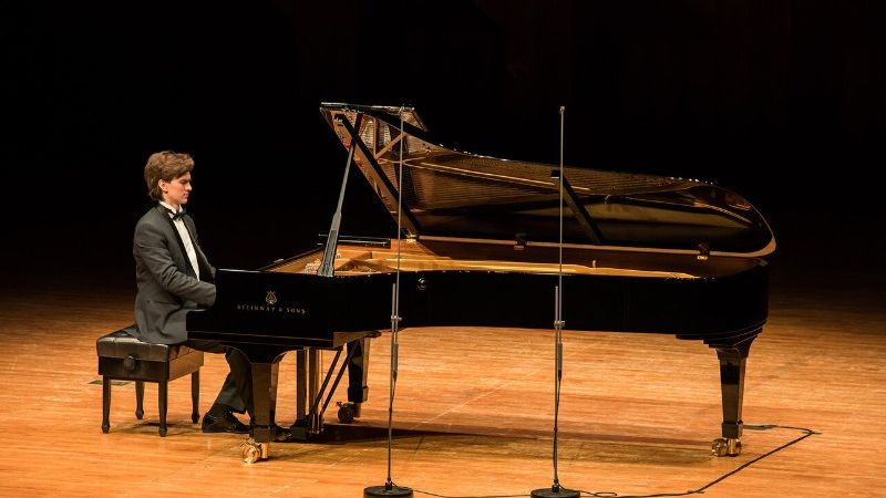 Đo chính xác chiều dài, chiều rộng của phòng, cũng như chiều cao trần nhà