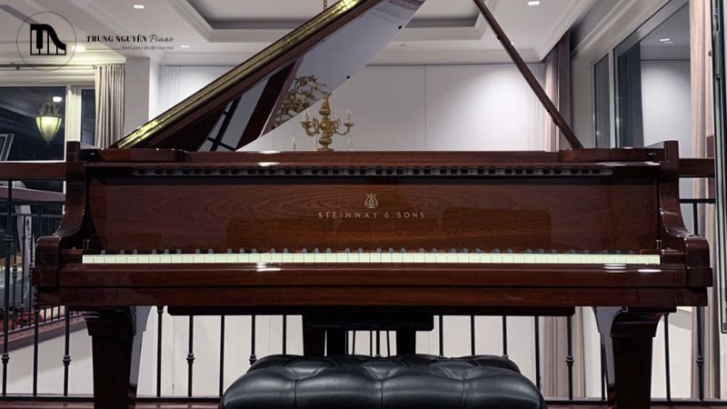 Parlor Grand, hay còn gọi là "Recital Grand", có chiều dài từ 2m00 đến 2m15