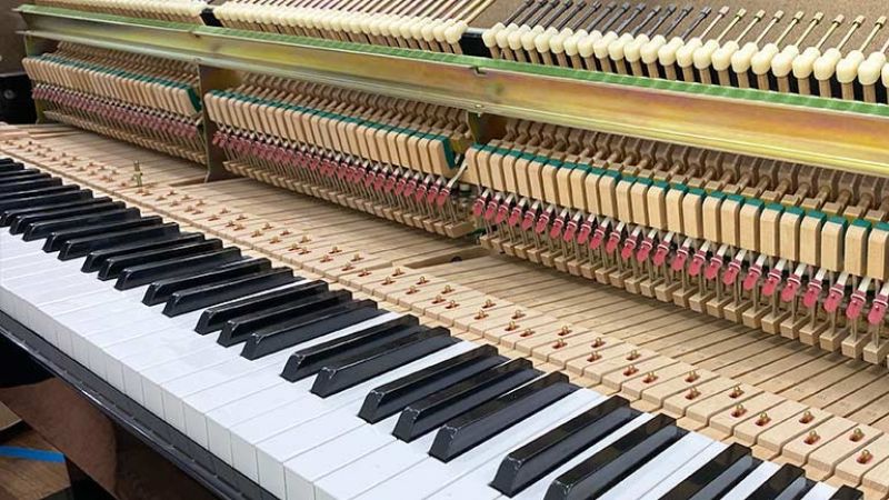 Bên trong đàn piano là hàng ngàn chi tiết liên kết chặt chẽ