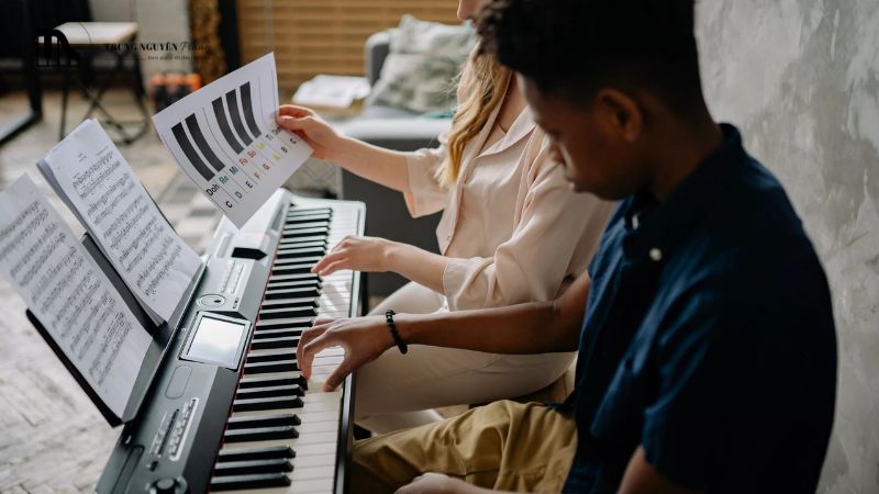 Chọn đàn có độ nặng phím mô phỏng tốt cảm giác của piano cơ để luyện ngón hiệu quả