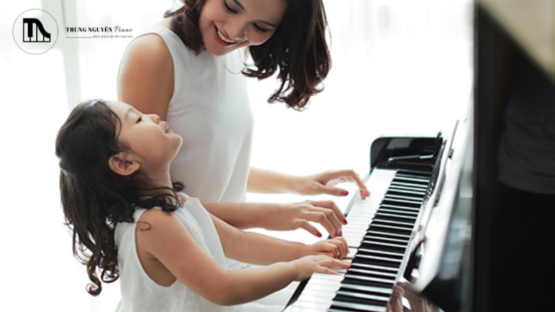 Chơi đàn piano liên tục có cần nghỉ không? 15 Tư thế ngồi đàn piano đúng là khi lưng thẳng, vai thả lỏng, khuỷu tay cao
