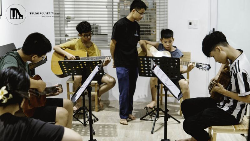 Làm quen với tổng phổ là một bước tiến quan trọng trong hành trình âm nhạc chuyên nghiệp.