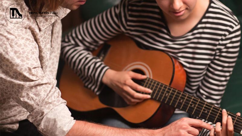 5 lỗi sai người mới tập Guitar và cách khắc phục hiệu quả 6 Đau đầu ngón tay là điều khó tránh khỏi khi mới tập guitar