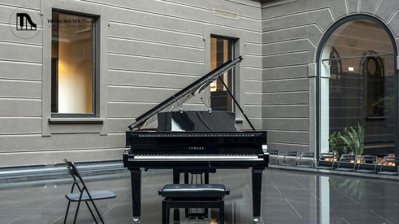 Grand piano rất nặng và cồng kềnh, cần đội ngũ vận chuyển chuyên nghiệp với dụng cụ phù hợp