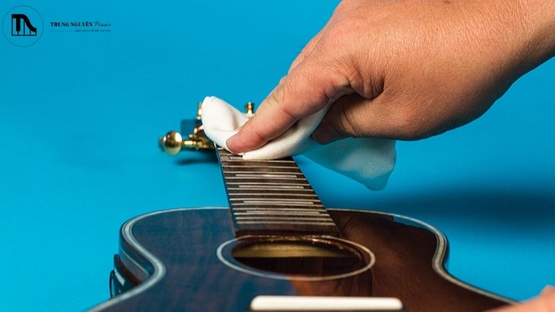 Lưu ý khi vệ sinh đàn guitar acoustic