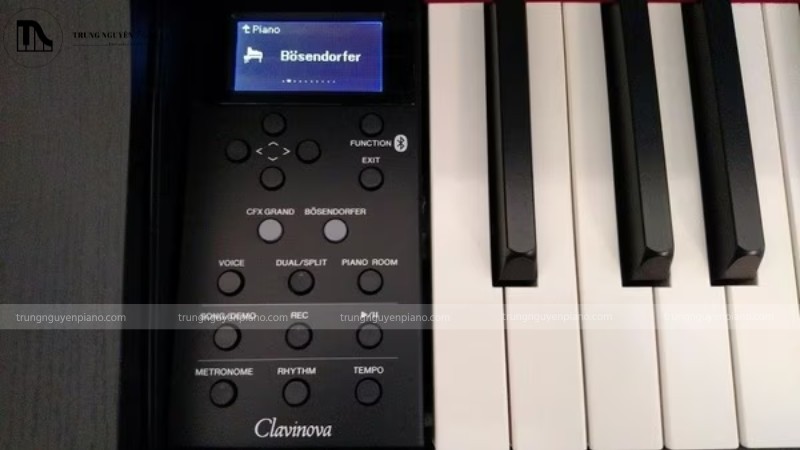 Bảng điều khiển của một cây piano điện hiện đại