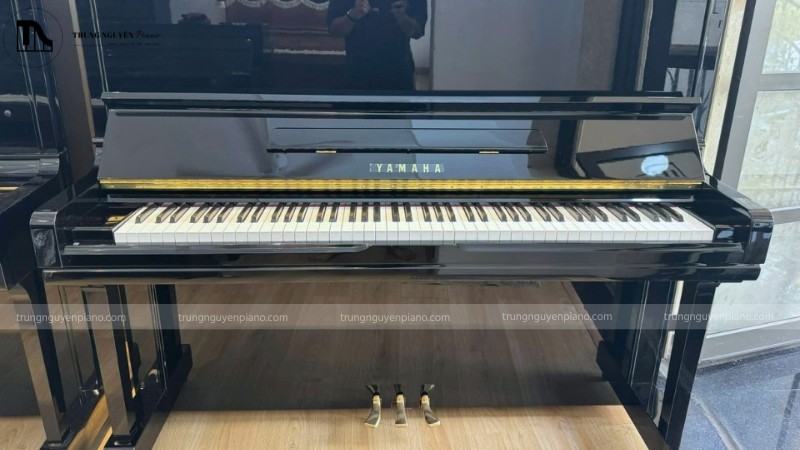 Cận cảnh một phần vỏ đàn piano đẹp, không tì vết