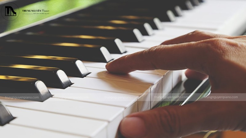 Kiểm tra từng phím đàn đảm bảo mỗi phím đều tạo ra âm thanh