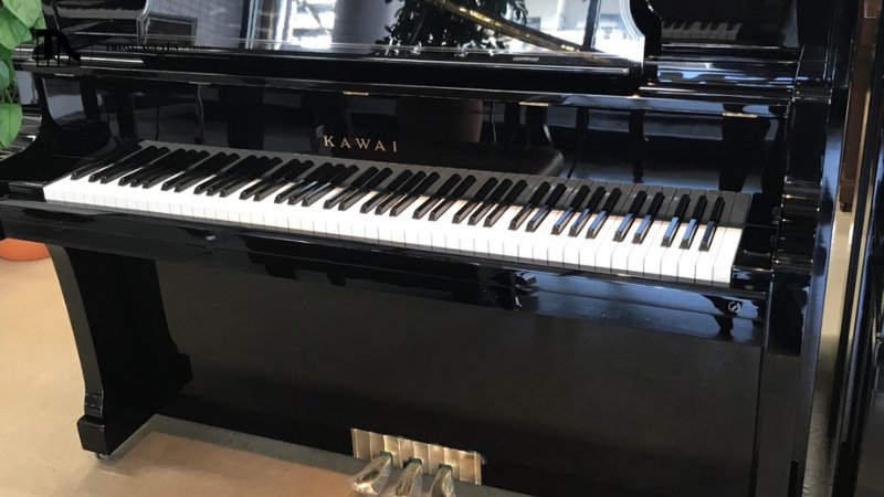 "Piano cơ ngoài dòng" là thuật ngữ thường dùng để chỉ những cây đàn piano cơ đã qua sử dụng