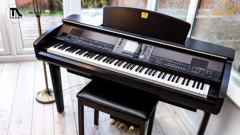 Đặc trưng âm sắc của piano Yamaha thường là sự sáng rõ, mạnh mẽ và chi tiết