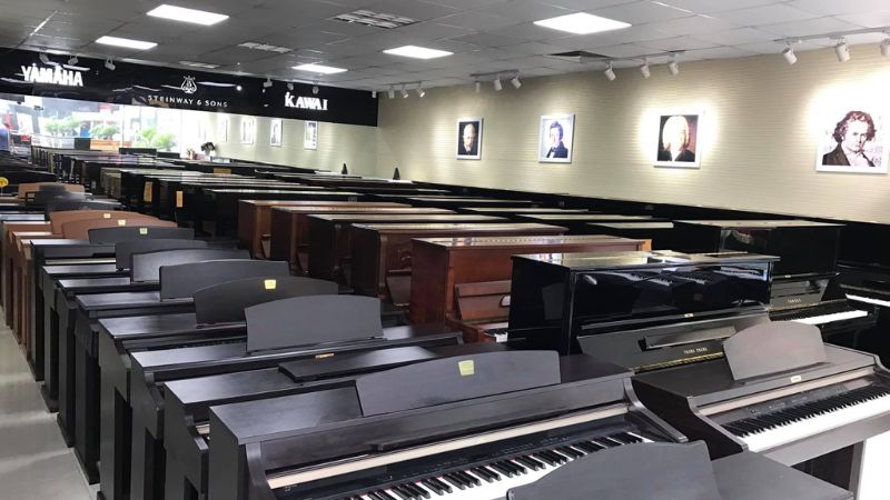 Không gian trưng bày đàn piano chuyên nghiệp