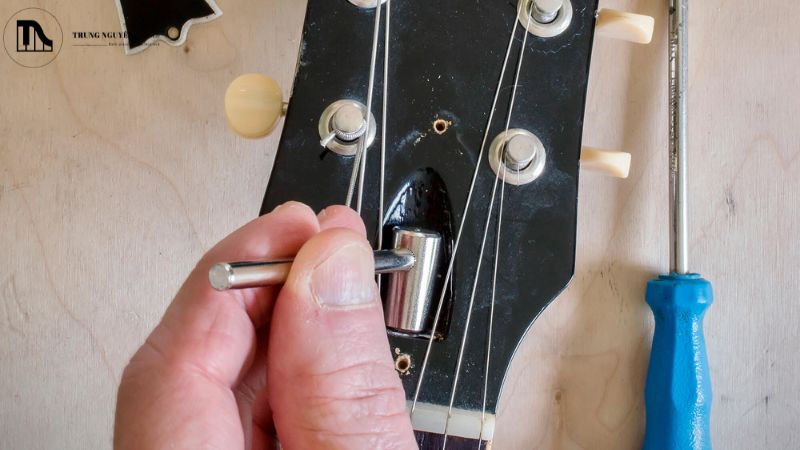 Truss rod trong cần đàn guitar