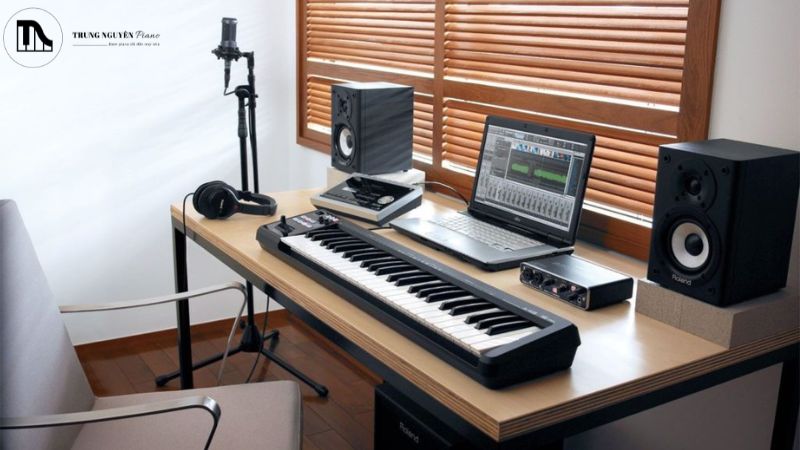 Đàn piano dùng cho phòng thu thường có kết nối MIDI/USB, thu âm trực tiếp
