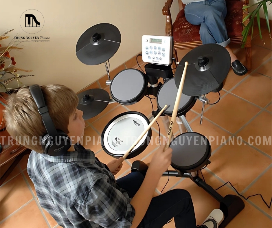 Trống Điện ROLAND HD3 5 Trống Điện ROLAND HD3 nâng cao trải nghiệm trình diễn lên một tầm cao mới với pad snare mặt lưới và các pad tom mặt vải