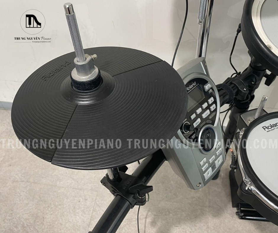 Trống Điện ROLAND TD15K có bộ kit có pad snare lưới PDX-8 và các pad tom cao su siêu bền PD-8A
