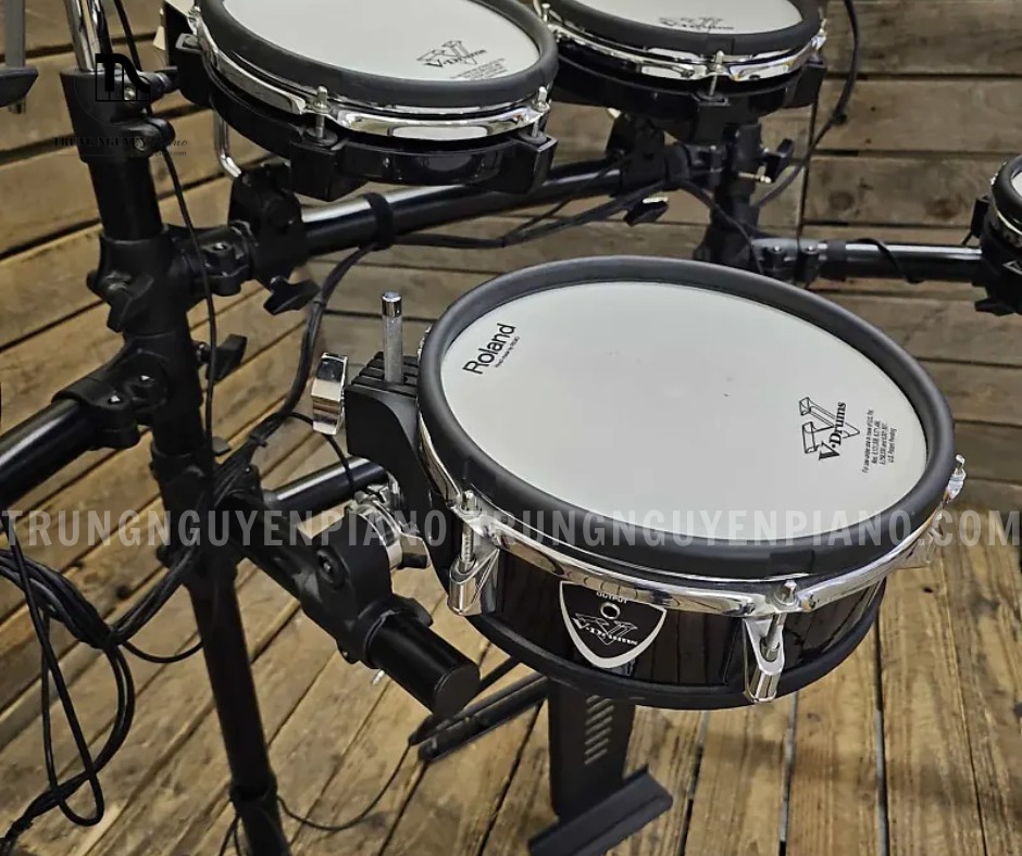 Trống Điện ROLAND TD9KX có các mặt trống đều sử dụng V-Pad mặt lưới, với snare PD-105BK 10-inch và ba tom PD-85BK 8-inch