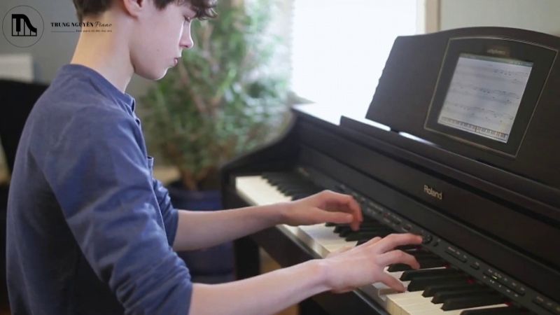 Ai nên tự học piano