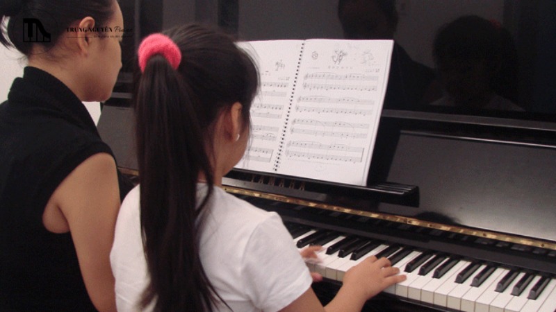 Cảm giác từ action (bộ máy cơ của đàn piano), độ nặng phím,