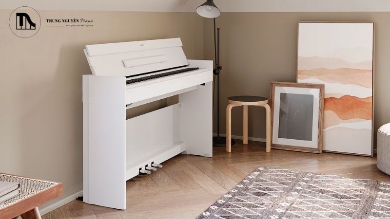 Yamaha YDP-S55 vẫn giữ được ưu điểm tiết kiệm không gian của dòng S nhưng với các chi tiết hoàn thiện cao cấp hơn.