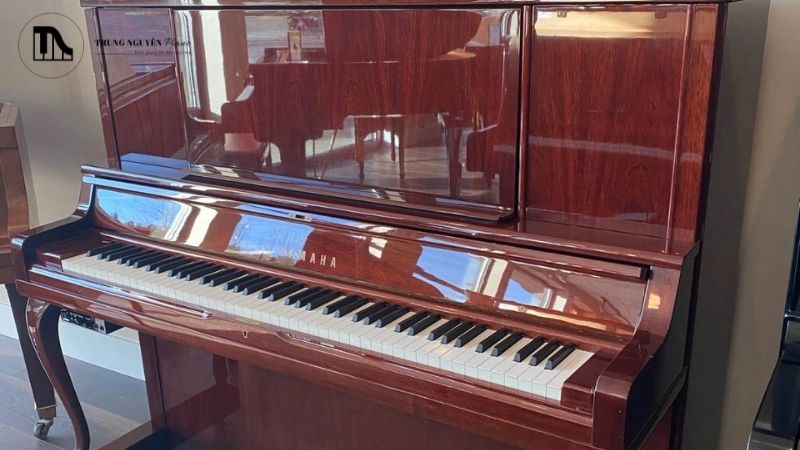 Yamaha YUS5 ghi điểm với âm thanh sáng, cân bằng, bộ máy chính xác và cảm giác phím quen thuộc, mạnh mẽ.