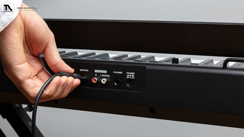 cáp kết nối piano điện với các thiết bị MIDI cũ hơn như đàn synthesizer