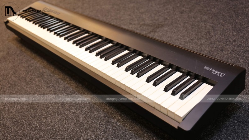 Bàn phím PHA-4 của Roland FP-30X làm nổi bật bề mặt Ivory Feel