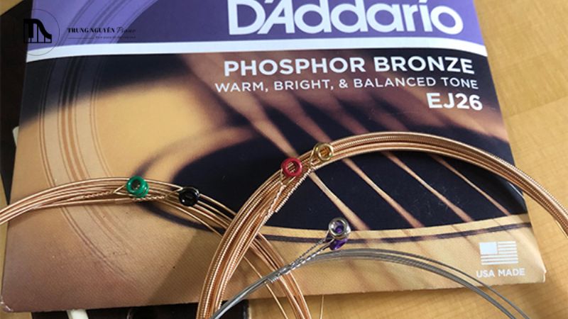 Dây đàn Guitar Acoustic: PB vs 80/20 Bronze: Chọn loại phù hợp 3 Khi mới thay, dây Phosphor Bronze có thể hơi sáng