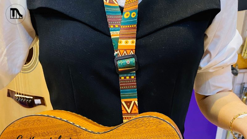 Dây đeo Ukulele là một phụ kiện được thiết kế để hỗ trợ người chơi giữ đàn một cách ổn định