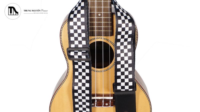 Giá dây đeo rất đa dạng, dao động từ vài chục nghìn cho các loại dây vải đơn giản