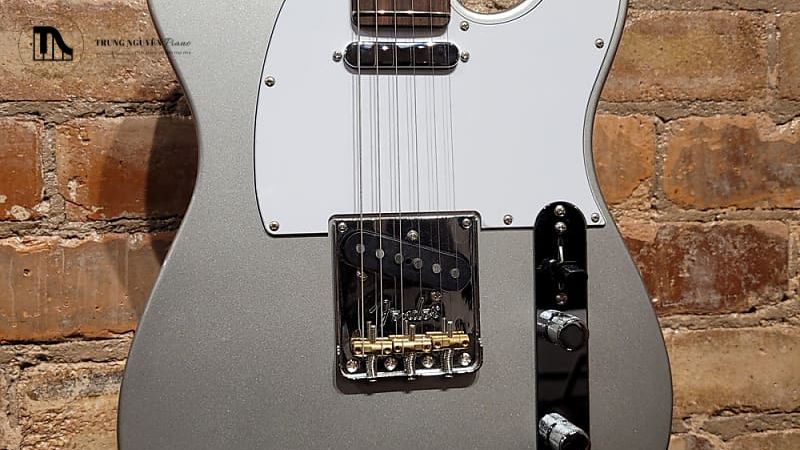 Đàn có scale length dài (khoảng 25.5 inch) như Fender Stratocaster/Telecaster