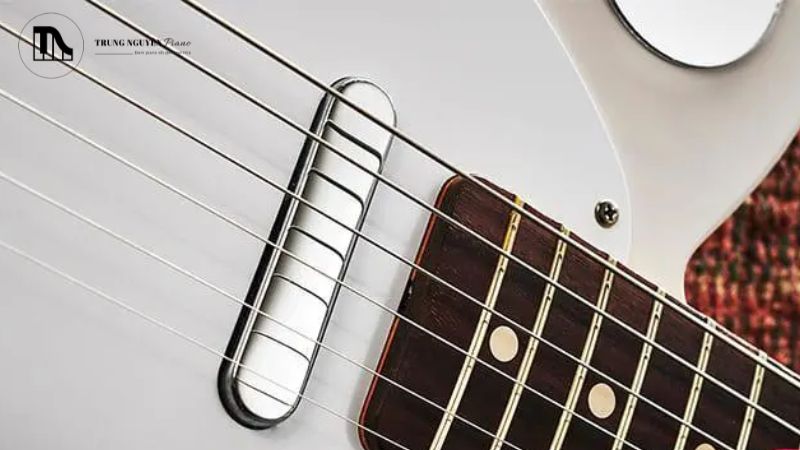 Việc tăng kích cỡ dây đột ngột (ví dụ từ 9 lên 12) sẽ tạo ra một lực căng rất lớn lên cần đàn