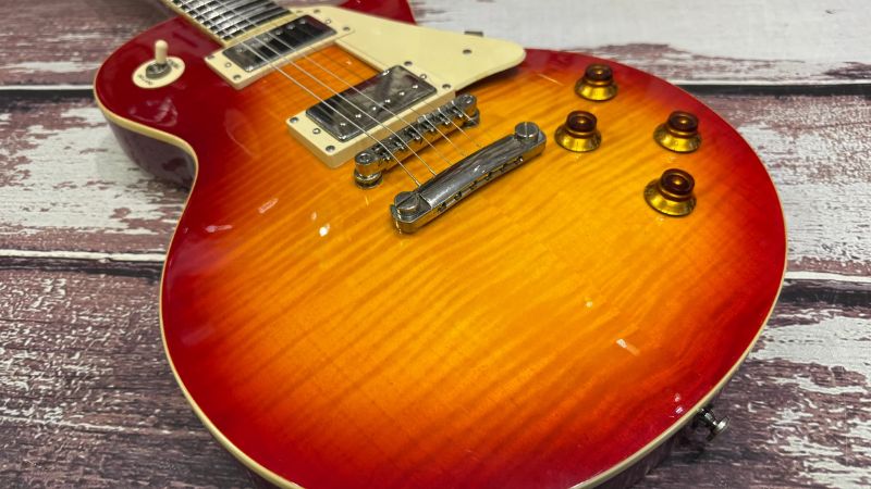 Vệ sinh định kỳ là bước quan trọng để giữ âm thanh đàn luôn trong trẻo