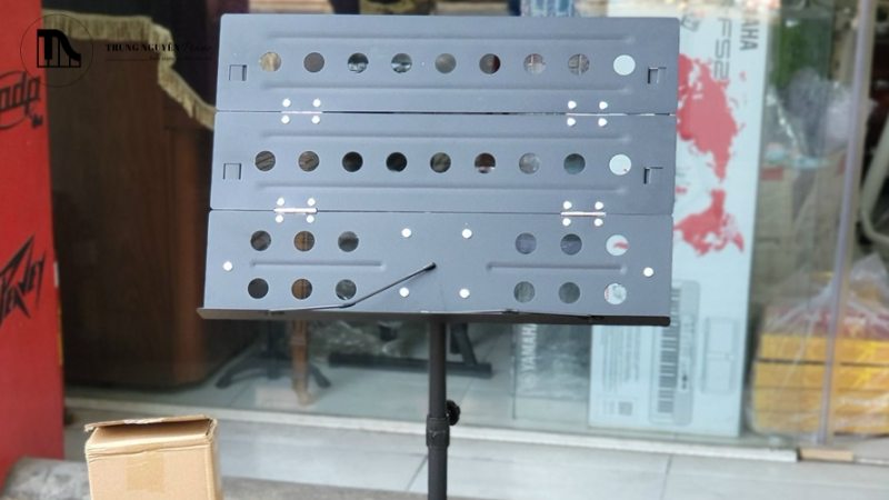 Giá nhạc gấp gọn chất lượng cao sẽ cho phép bạn điều chỉnh góc nhìn thoải mái hơn